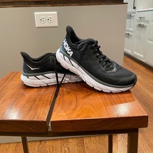 Hoka Bondi 7 - Women’s size 6